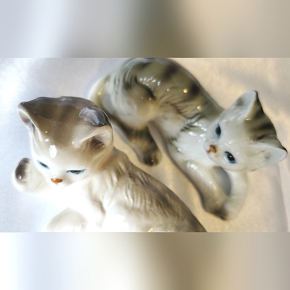 Vintage Bone China Cat Figurines  Set of Two - Picture 5 of 14